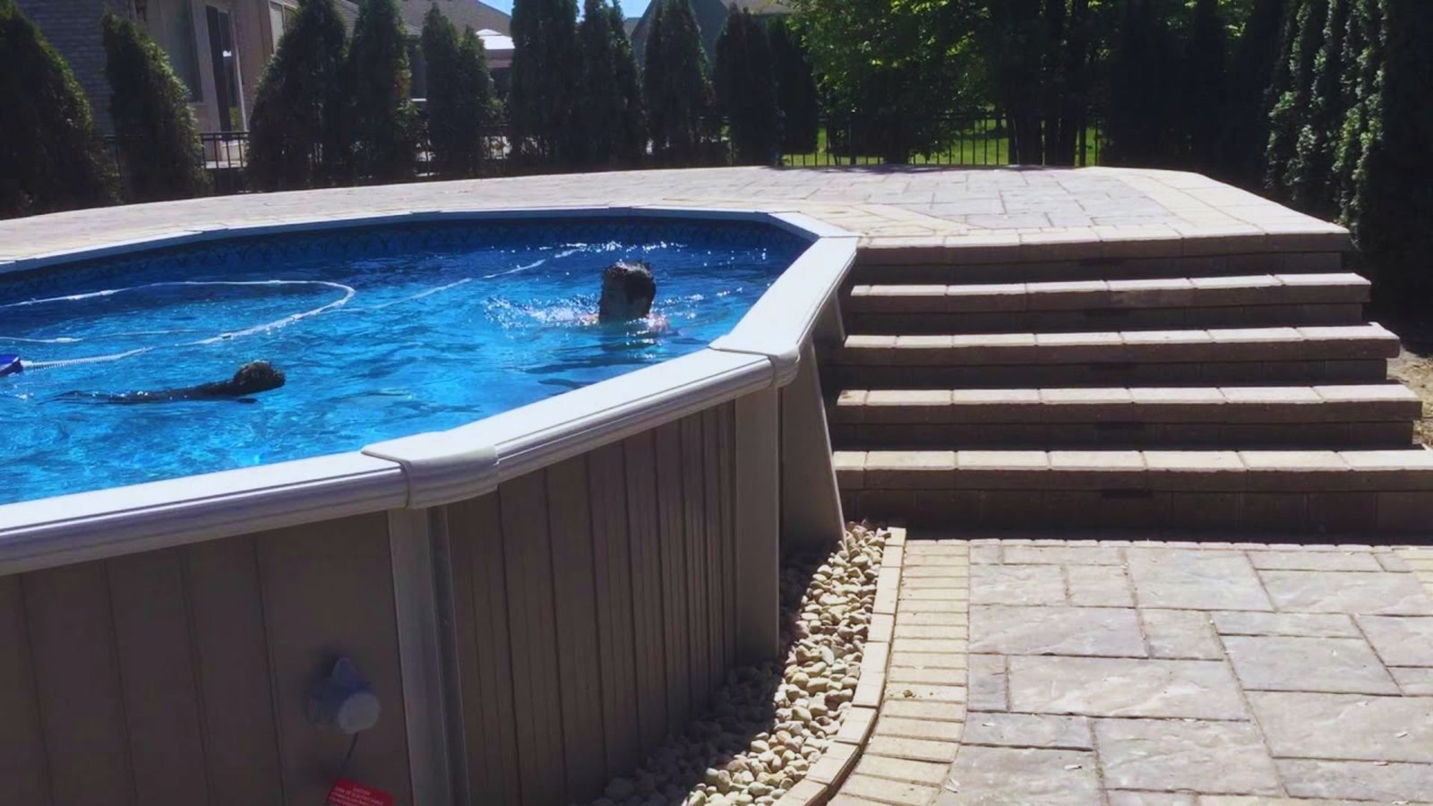 What Is an Above-Ground Pool Wrap?